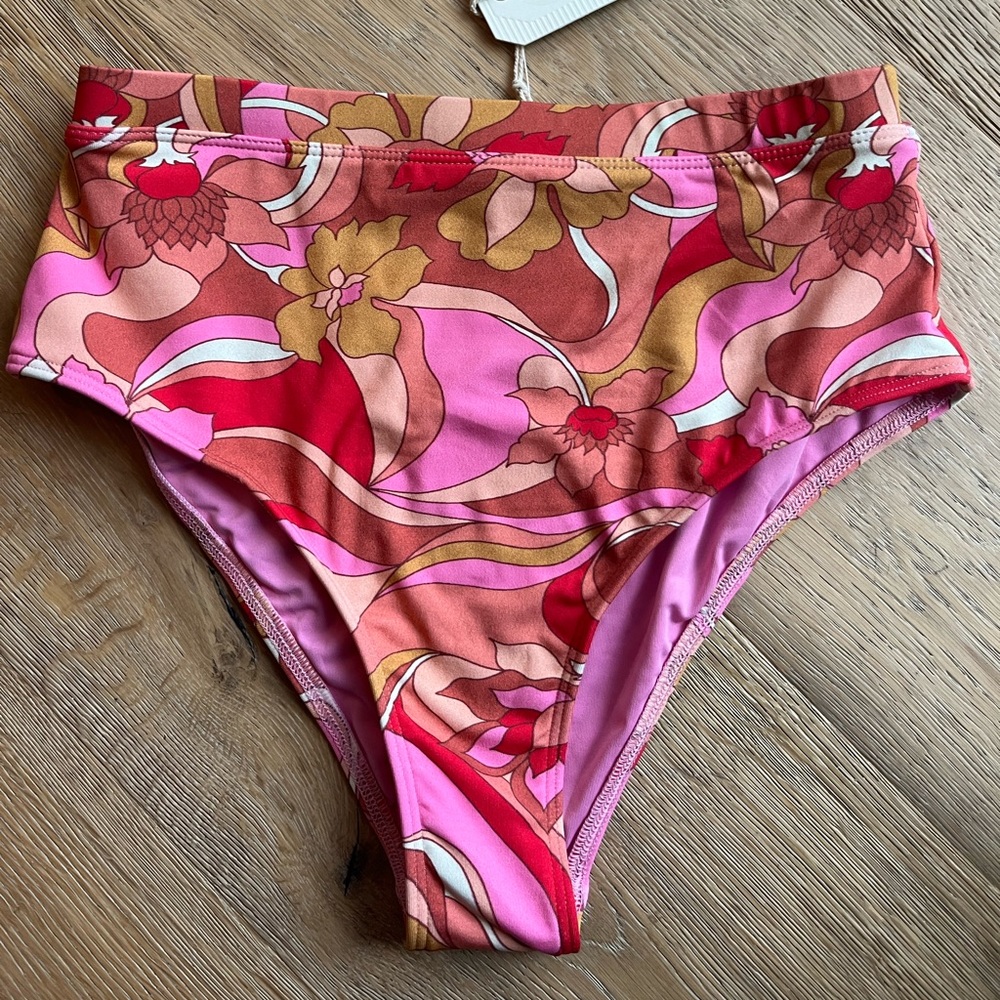 Billabong swim bottom, NWT